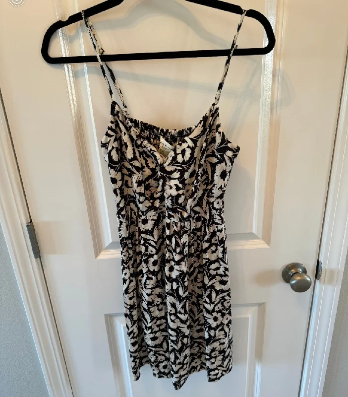 Saltwater Luxe Floral Denz Mini Dress Women’s Size Small Black Trendy Bodycon Mini Dress Saltwater Luxe Floral Denz Mini Dress Women’s Size Small Black Trendy Bodycon Mini Dress